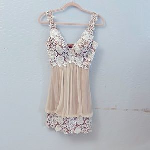 Cache Silk lace Embroidered Beaded Cocktail Dress